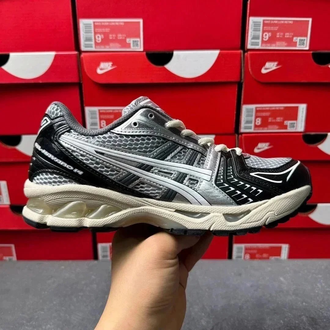 1201A935-001 Black/White
