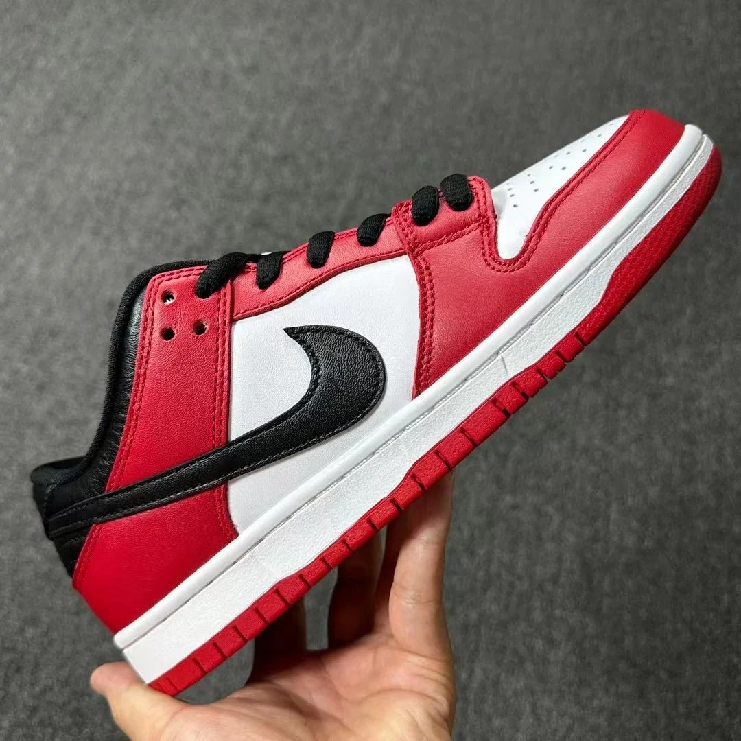 M Size DUNK SB Chicago SKU image
