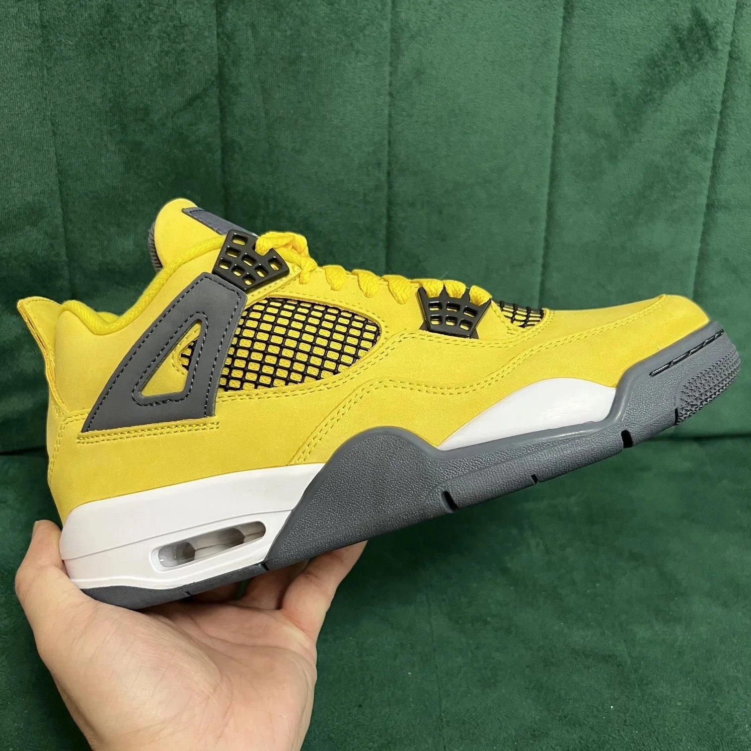 GX AJ4 Lightning