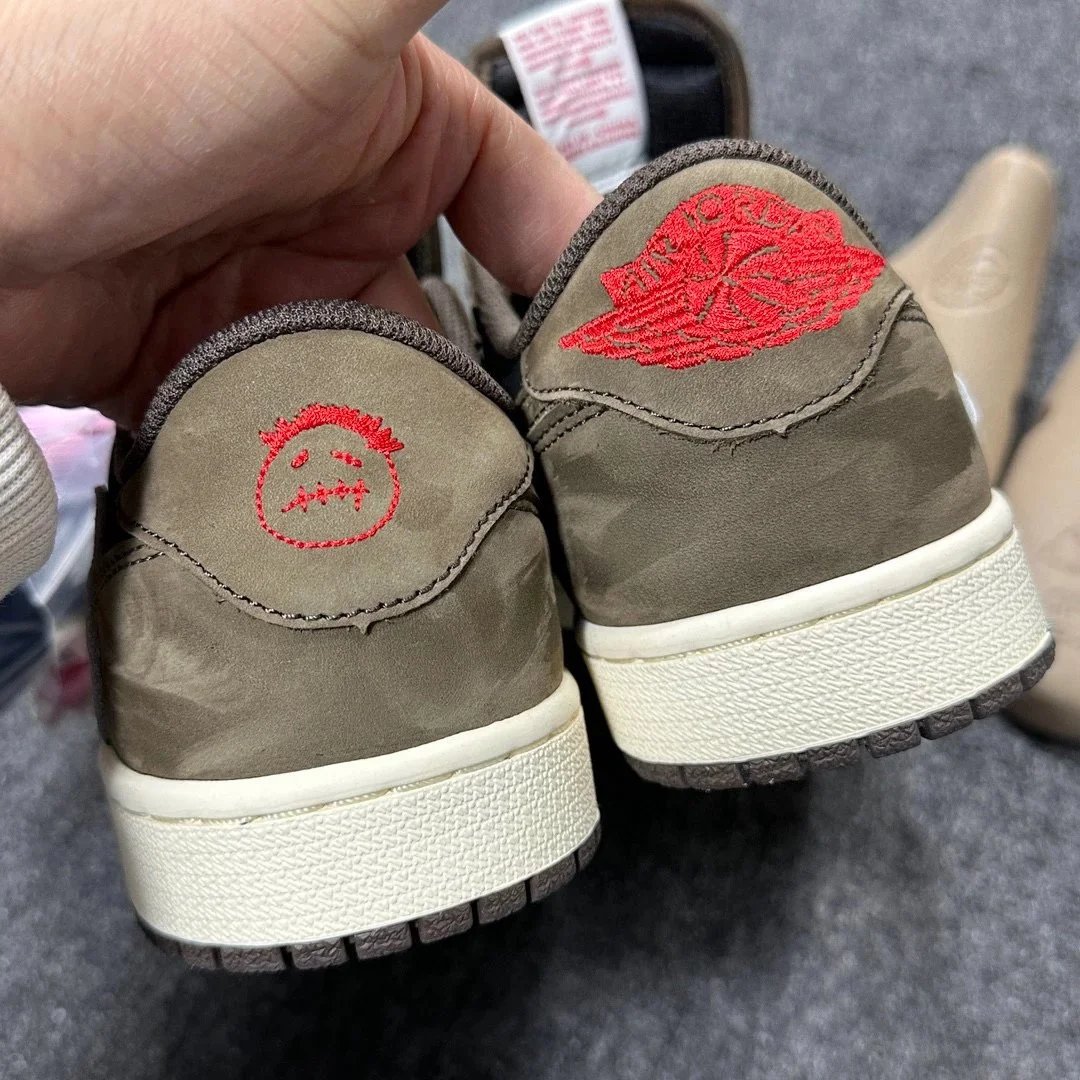 Travis Scott x Air Jordan Low Sneakers