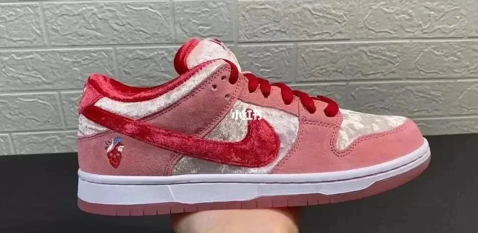 M Size DUNK Valentine's Day SKU image