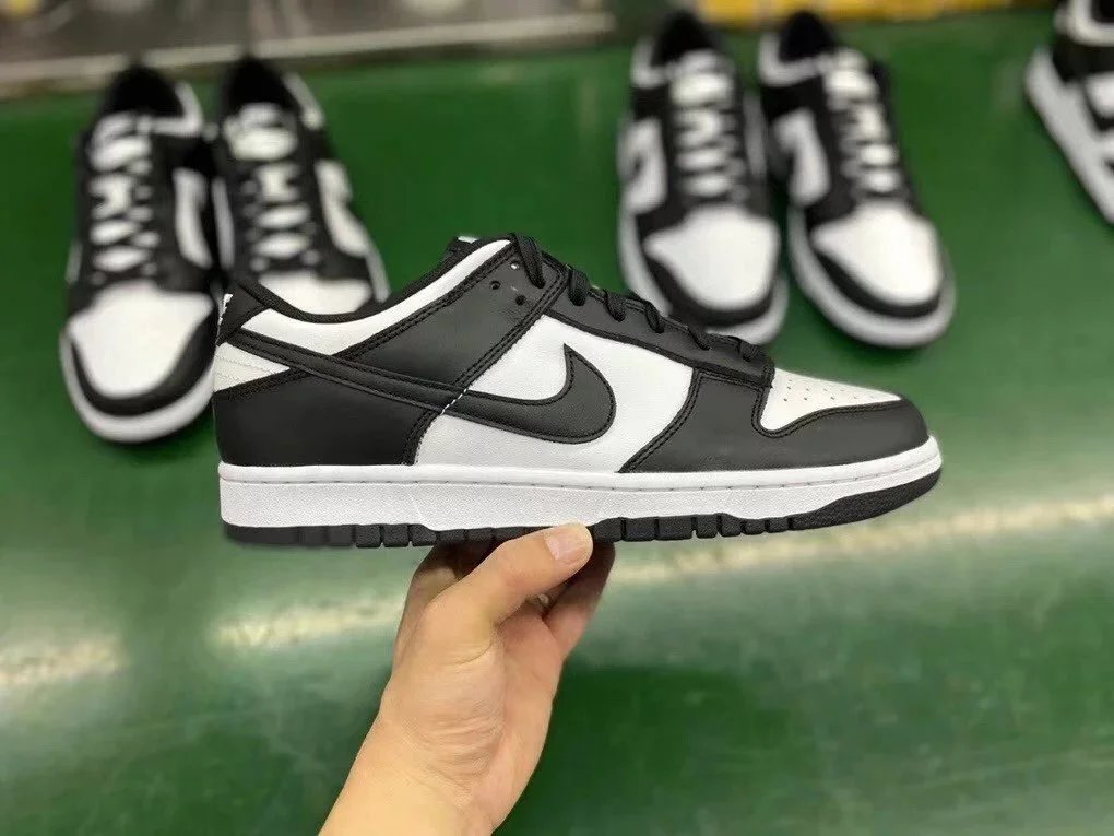 M version DUNK Black and White Panda SKU image