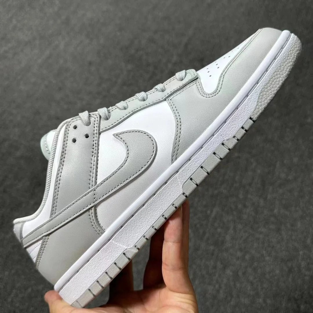 M size DUNK white and gray SKU image