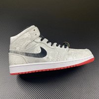 AJ1 MID white silk produced in Dongguan