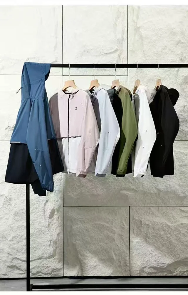 On T-Shirts Short-Sleeve Reflective Logo T-Shirt product detail image 6
