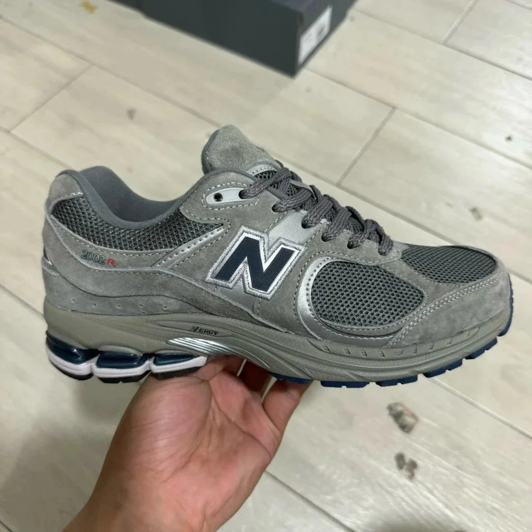 New Balance 2002r · 2