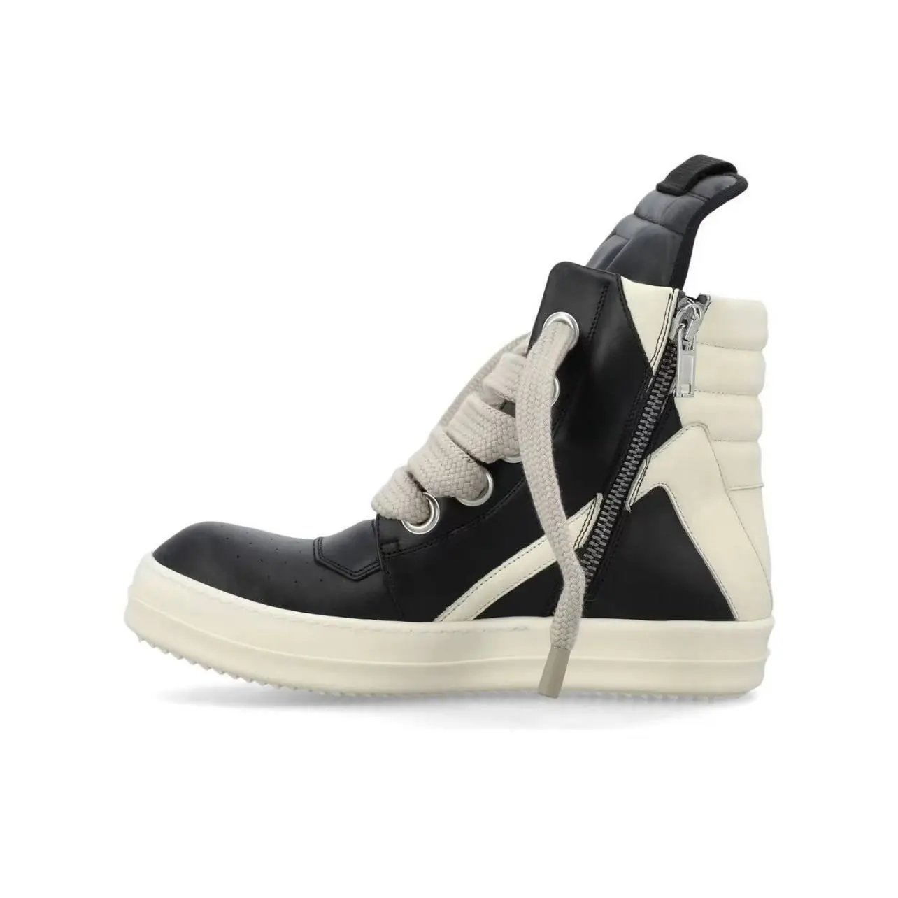 Inverted triangle black thick shoelaces