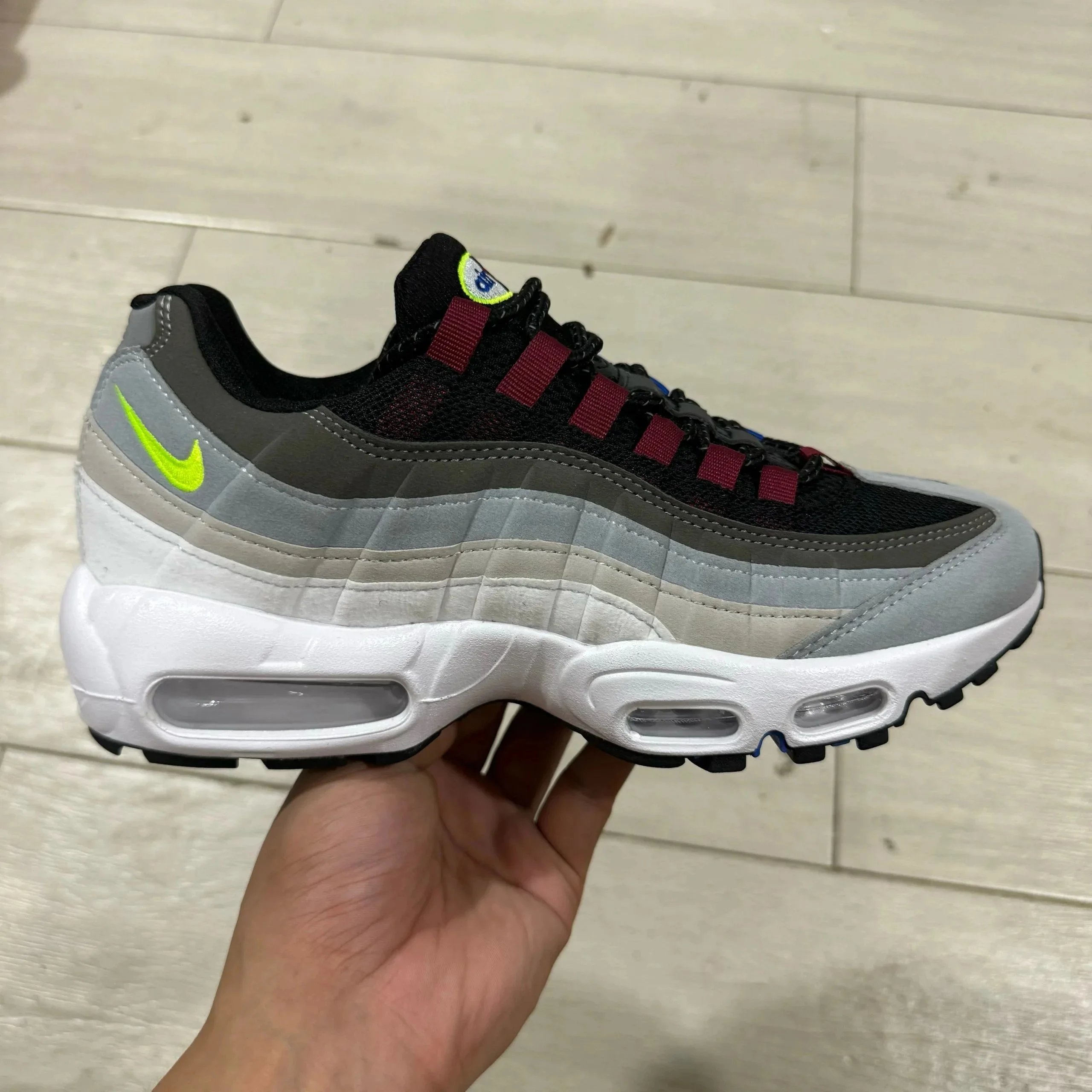 Nike Air Max 95 Sneakers - 6/23