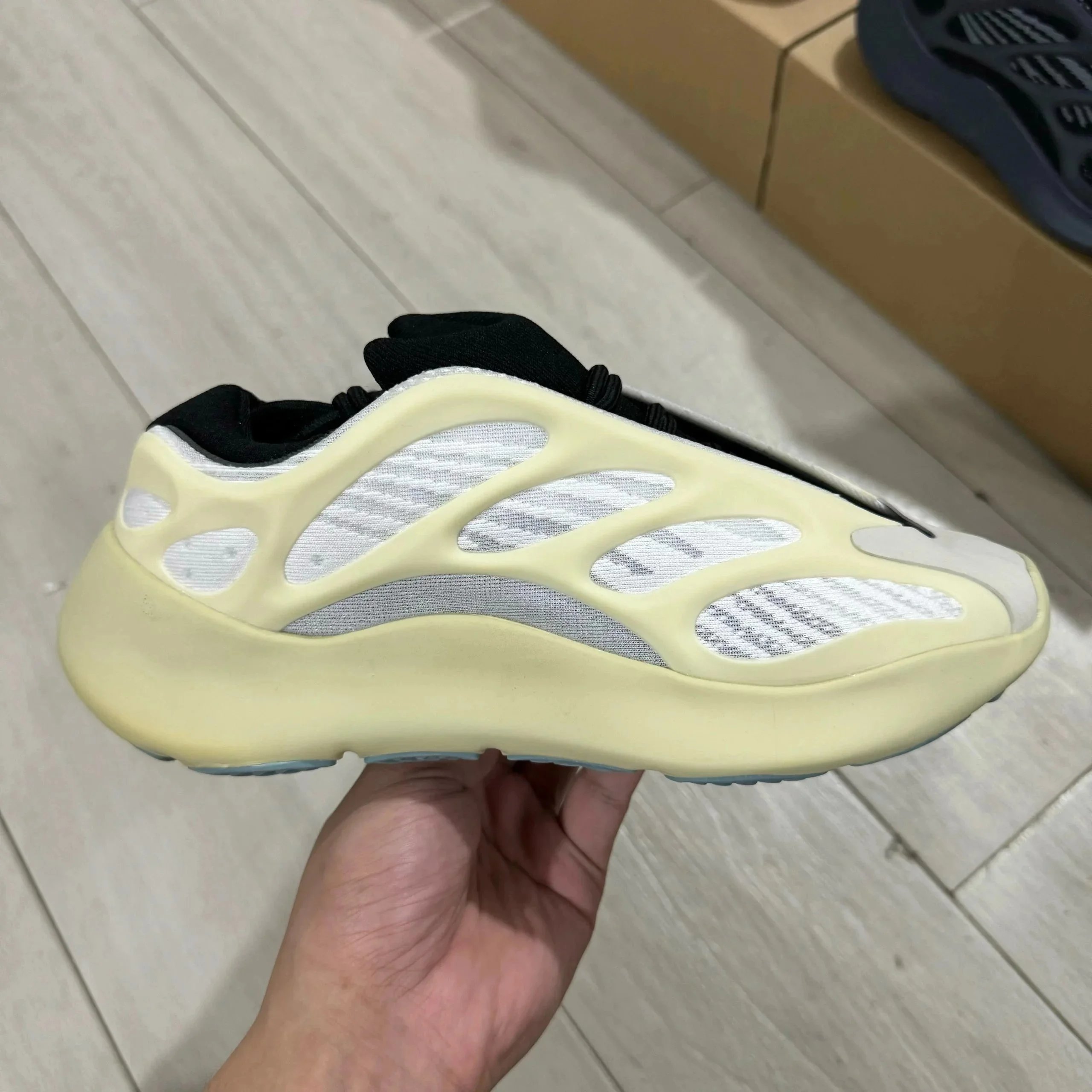 Yeezy 700 v2
