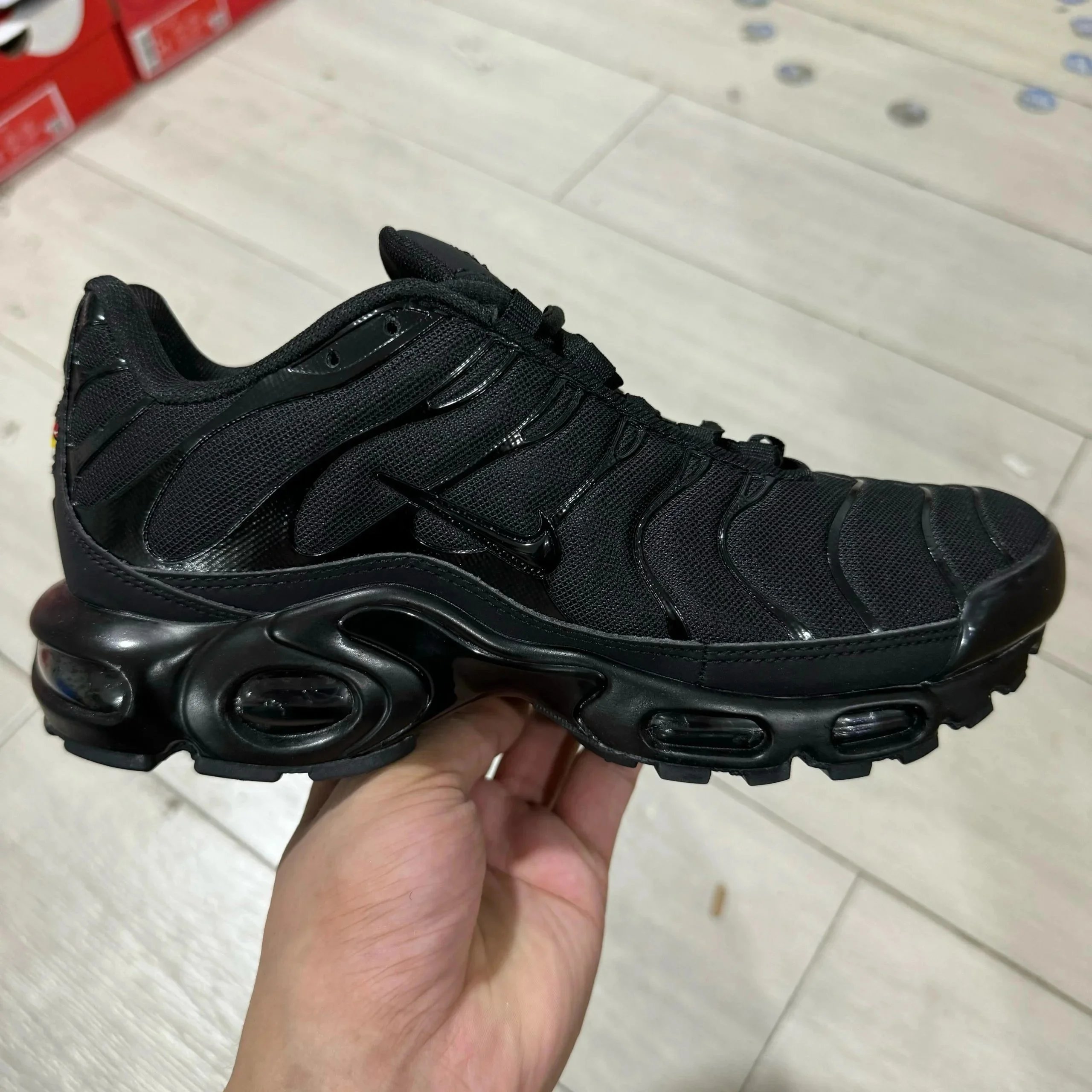 17 Pure Black