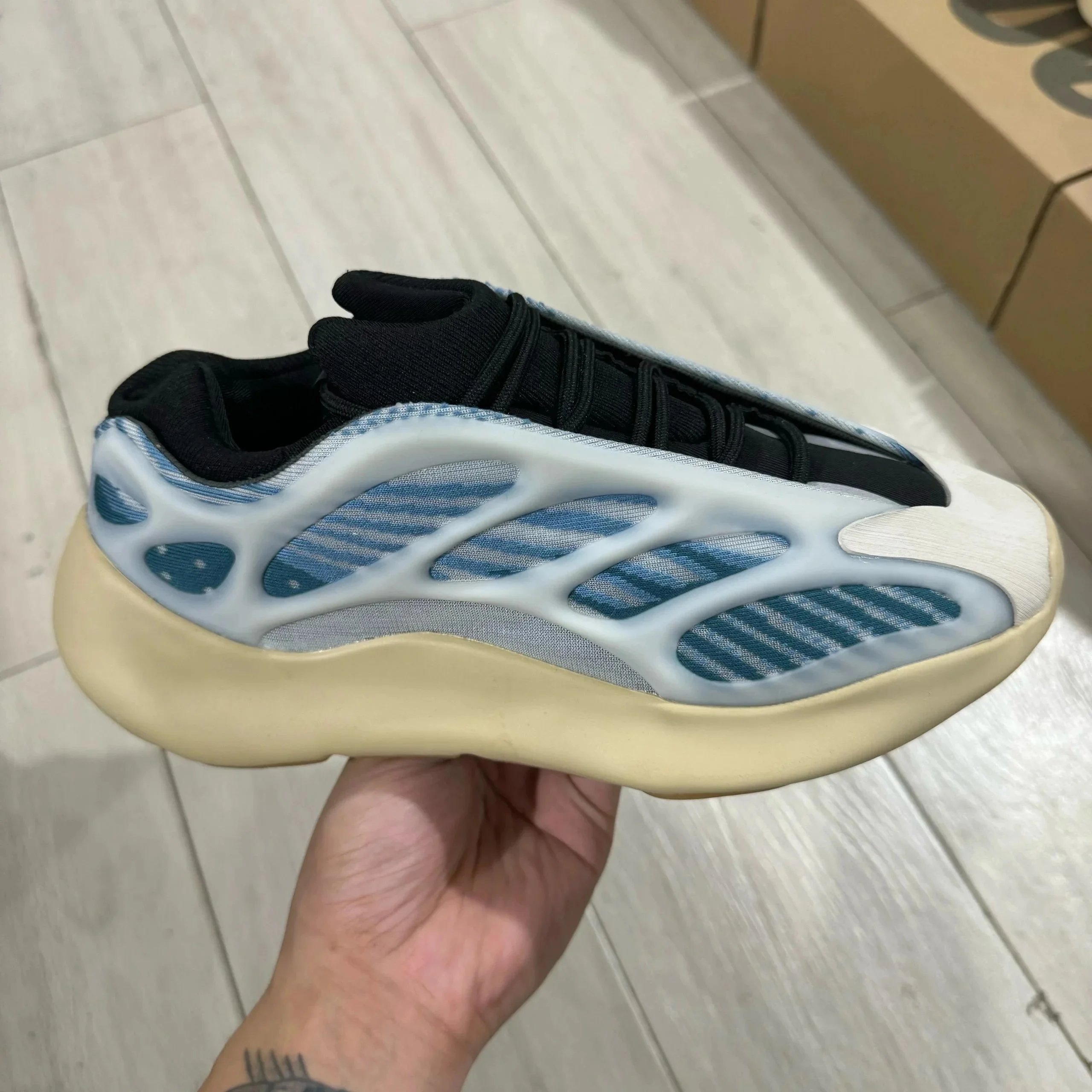 Yeezy 700 V2 · 6