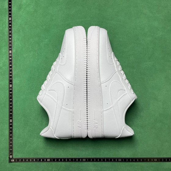 New Arrival Running Shoes: Pure White & Pure Black, No Built-in Air Cushion, Leather Material, Not as Good as DC Version