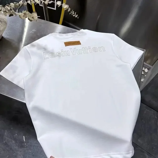 Louis Vuitton T-Shirts Le Monde Est À Vous Graphic product detail image 7