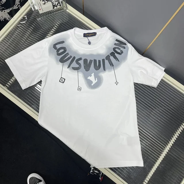 Louis Vuitton T-Shirts Le Monde Est À Vous Graphic product detail image 3