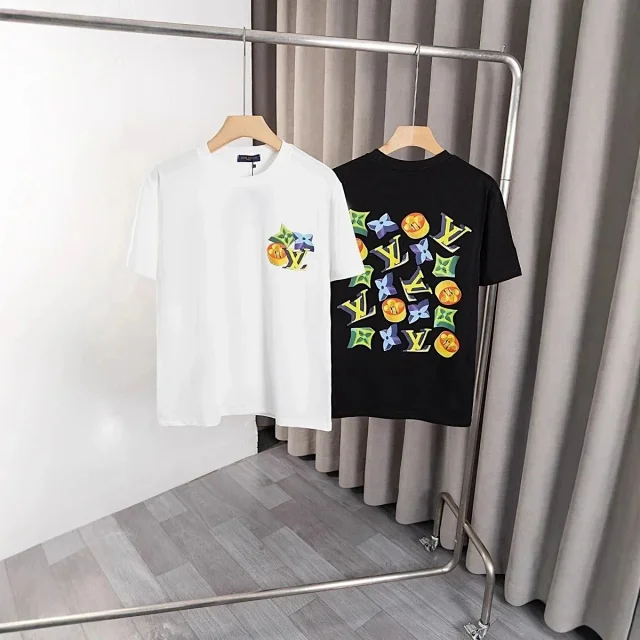 Louis Vuitton T-Shirts Le Monde Est À Vous Graphic product detail image 5
