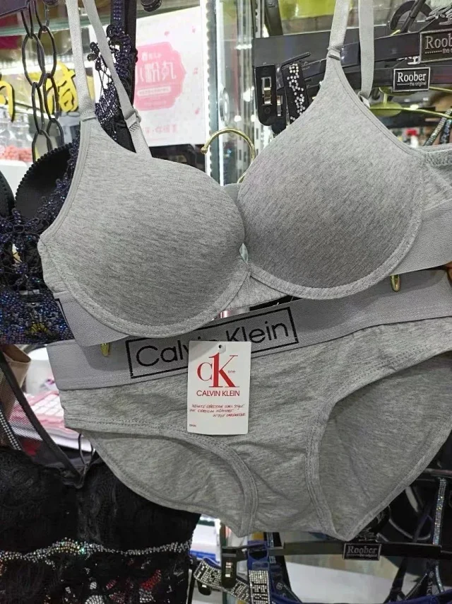 Calvin Klein Underwear Underwire bra and briefs set with logo elastic bands product detail image 6