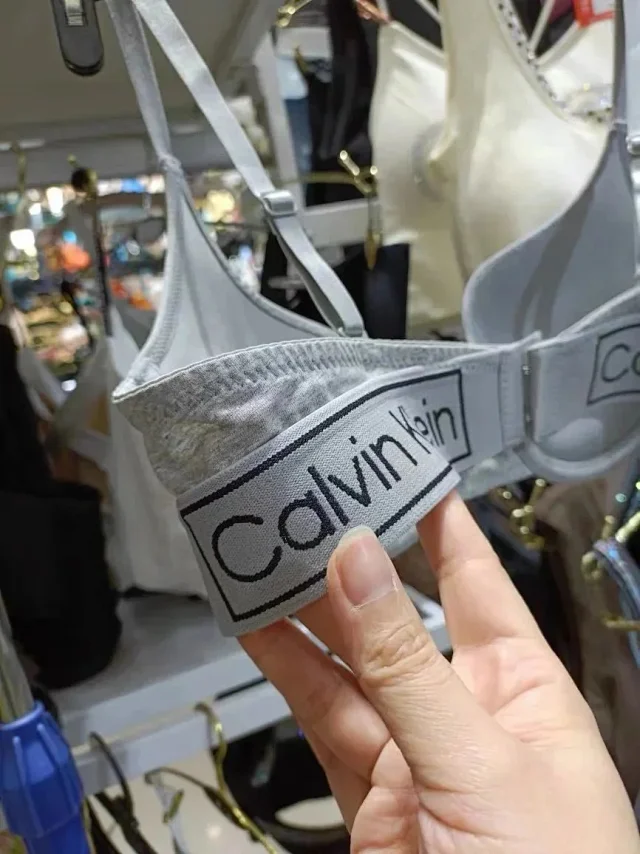 Calvin Klein Underwear Underwire bra and briefs set with logo elastic bands product detail image 10