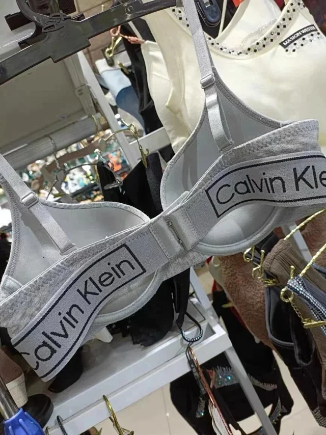 Calvin Klein Underwear Underwire bra and briefs set with logo elastic bands product detail image 9