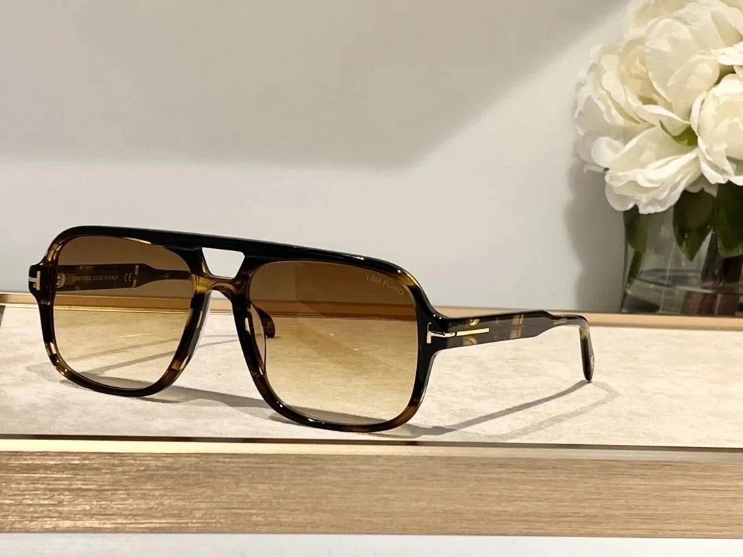 Tom Ford Aviator-Style Gradient Sunglasses Black - 10