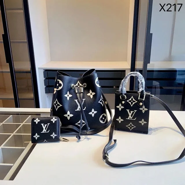 Louis Vuitton Handbags Three-Piece Handbag Set with Crossbody Bag and Wallet product detail image 3