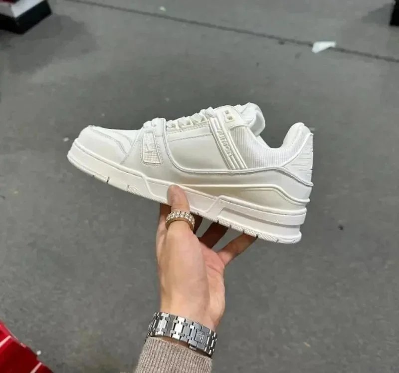 Louis Vuitton Low-top sneakers with monogram pattern product photo 3