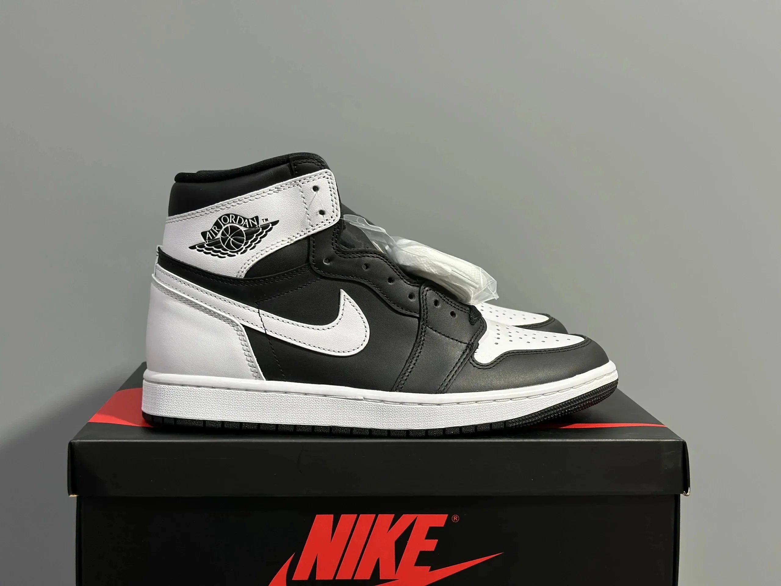 Jordan Air Jordan 1 Retro Sneakers product photo 3