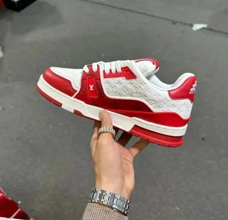Louis Vuitton Low-top sneakers with monogram pattern product photo 2