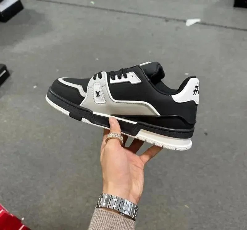 Louis Vuitton Low-top sneakers with monogram pattern product photo 4
