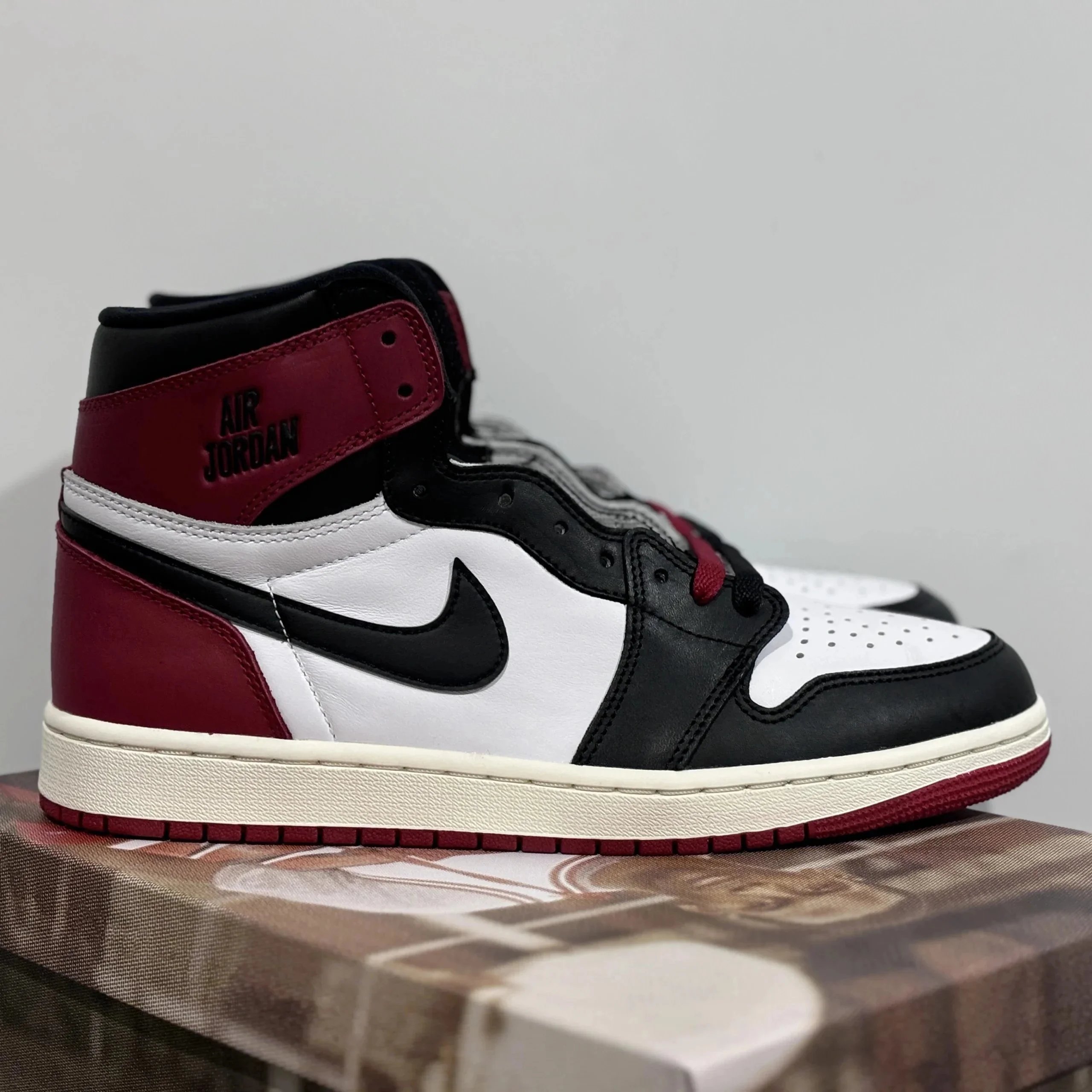 Jordan Air Jordan 1 Retro Sneakers product photo 4