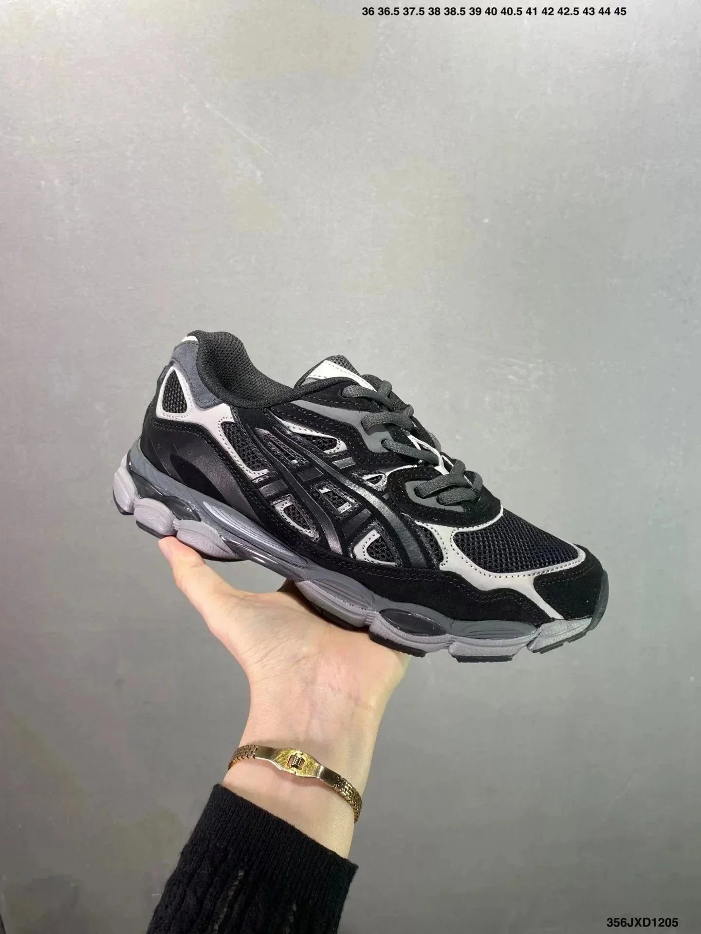ASICS Sneakers Low-top mesh and suede with segmented cushioned sole — Black, gray, and silver