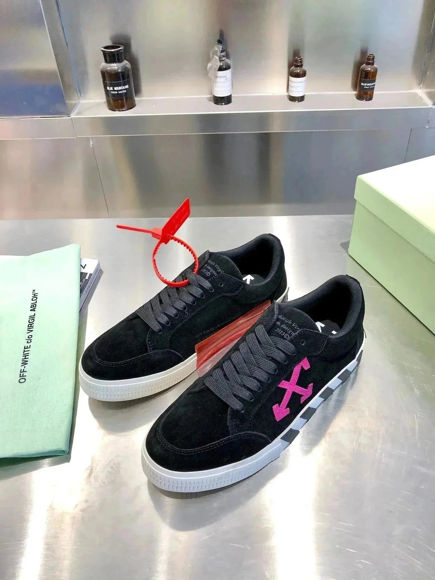Off-White Diagonal Arrow Low Top White Orange Black Sneakers - 6