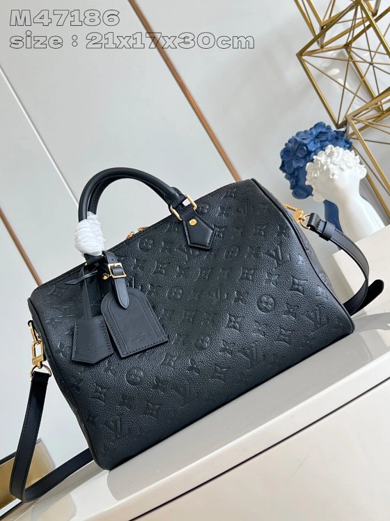 Top Original M47186 Black This Speedy Soft 30 Bag Revitalizes the Classic Speedy Design with a Lightweight and Soft Structure Crafted from Monogram Empreinte Leather and Suede Calfskin Lining. Perfect for Hand-Carrying, Crossbody, or Shoulder...
