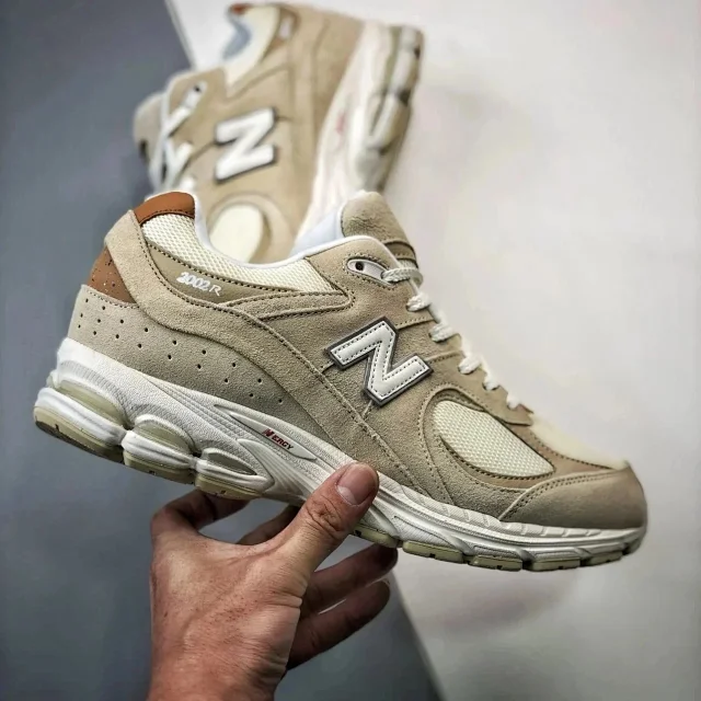New Balance Sneakers 2002R product detail image 9