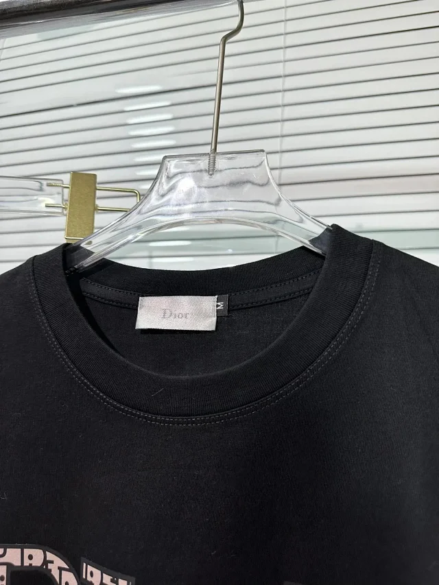 Balenciaga T-Shirts Graphic-print short-sleeve T-shirt product detail image 5
