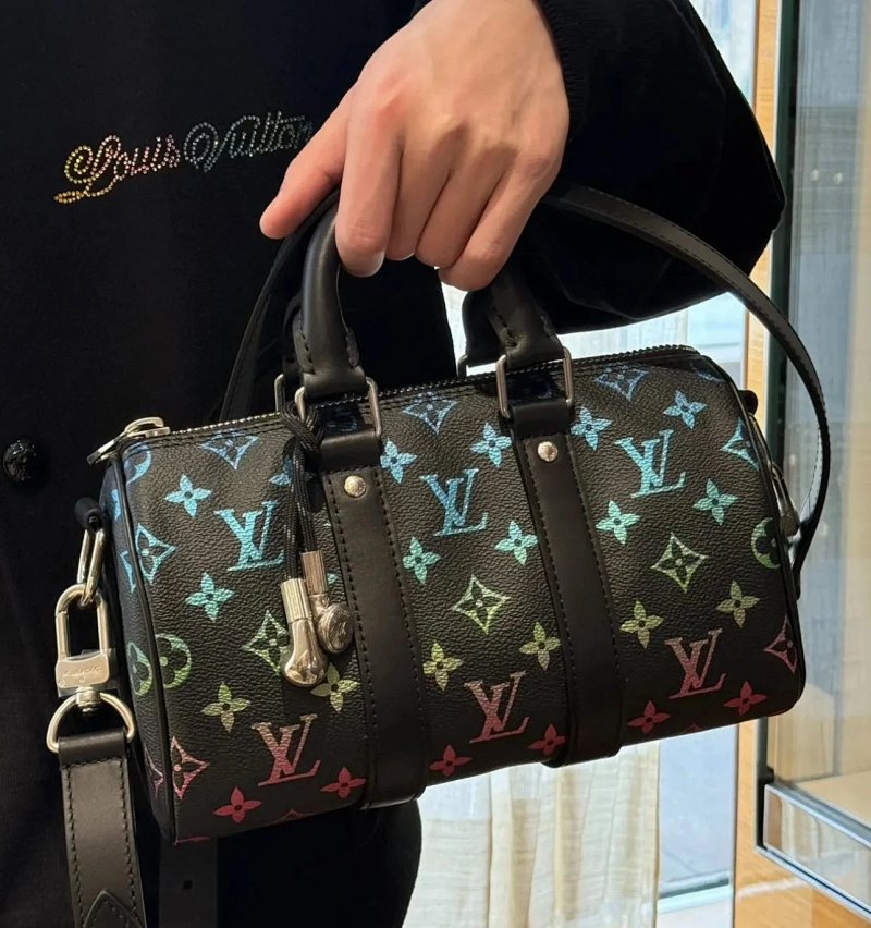 Travel bag from Yin Kuang's Shop