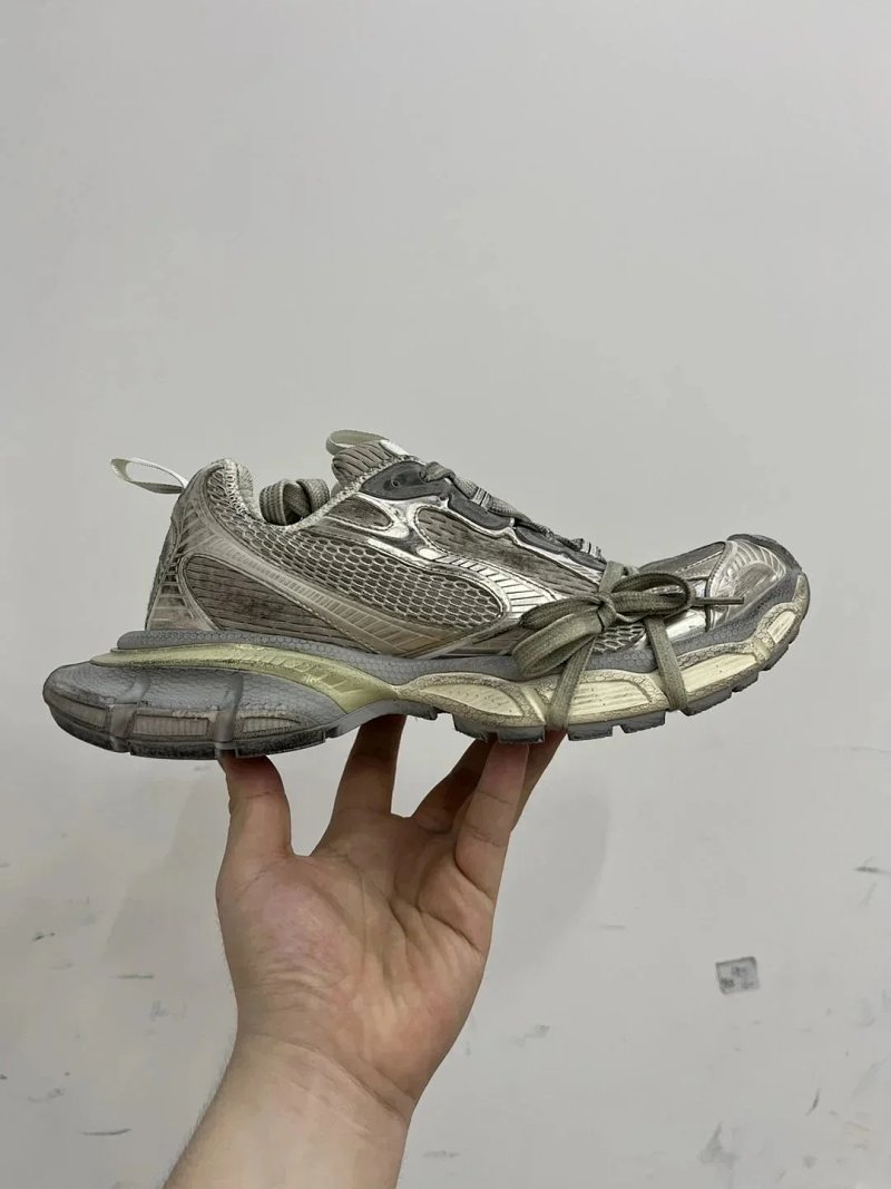 Shoes from Yin Kuang's Shop