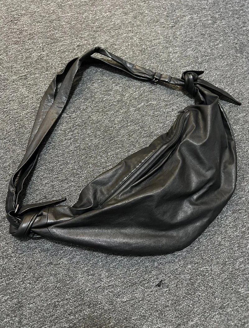 Crossbody bag from Yin Kuang's Shop