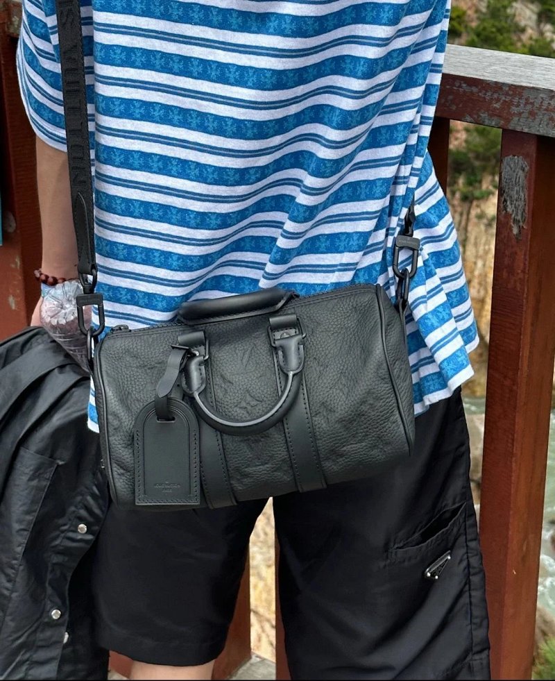 Travel bag from Yin Kuang's Shop