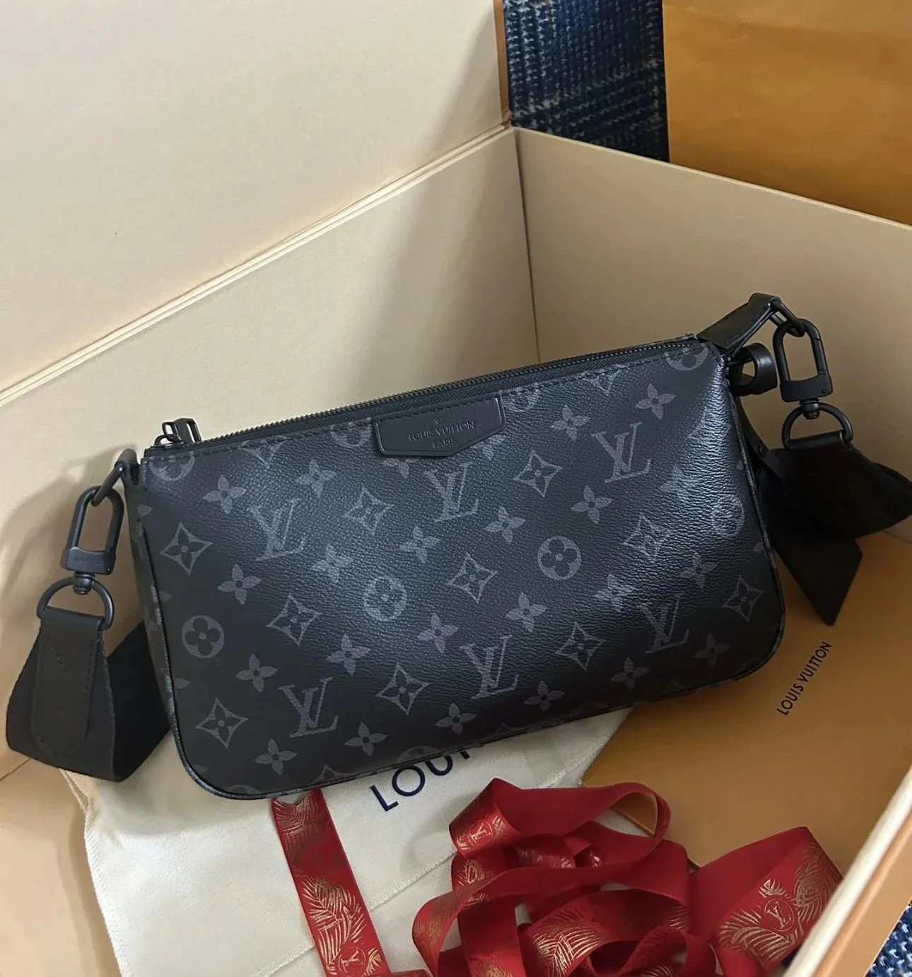 Louis Vuitton crossbody bag