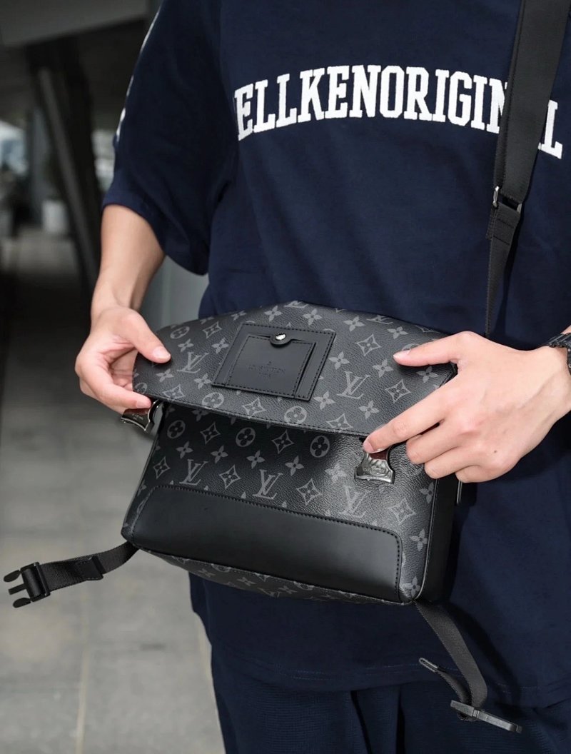 Louis Vuitton crossbody bag