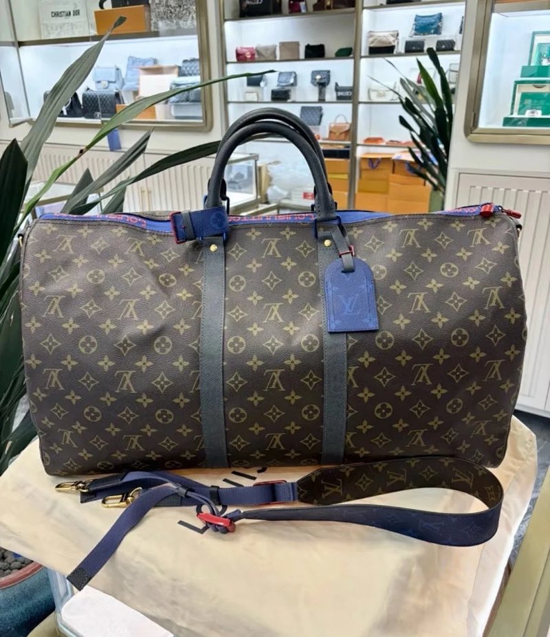 Travel bag from Yin Kuang's Shop