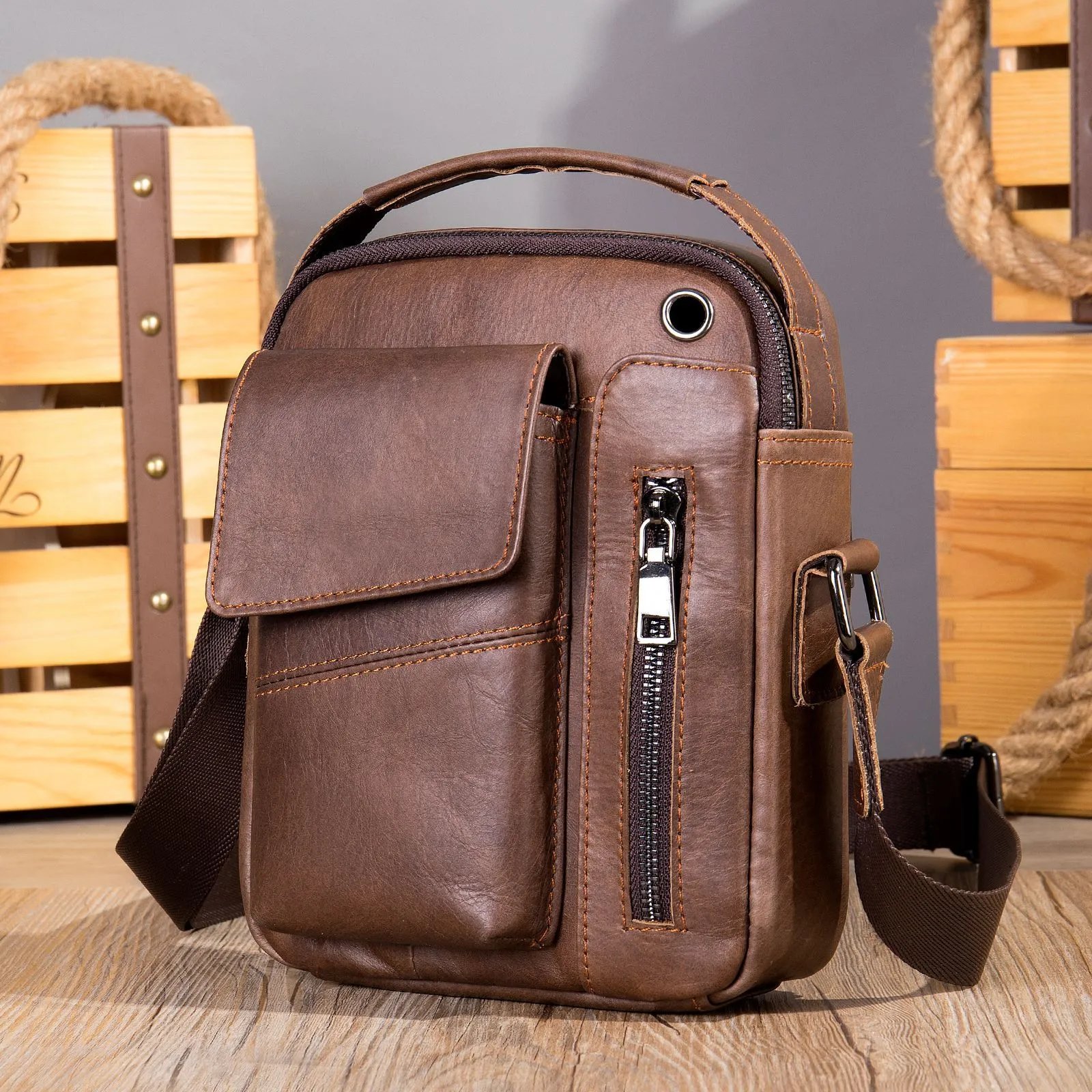 Design Vintage-Style Brown Leather Crossbody Bag