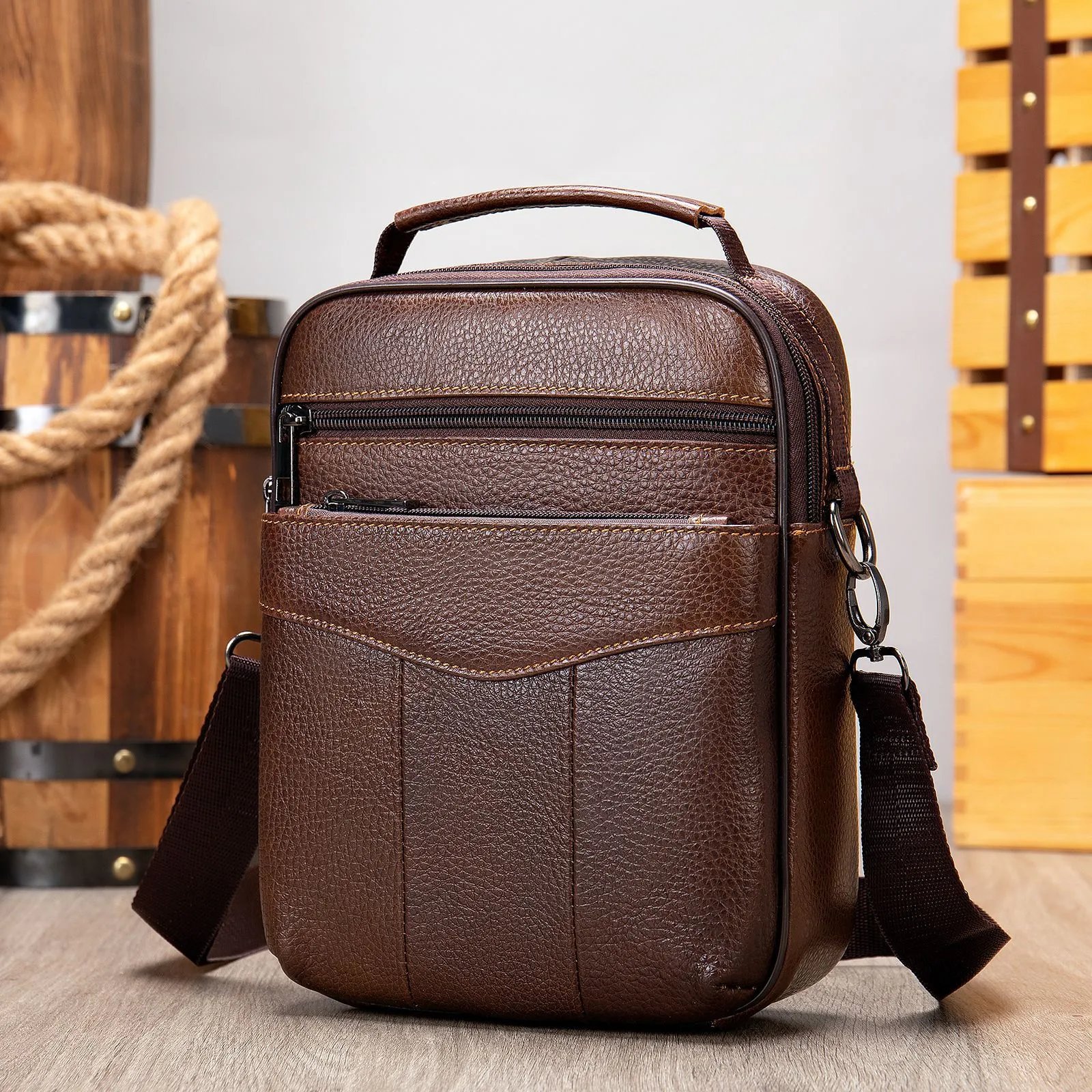 Design Classic Leather Crossbody Bag Brown