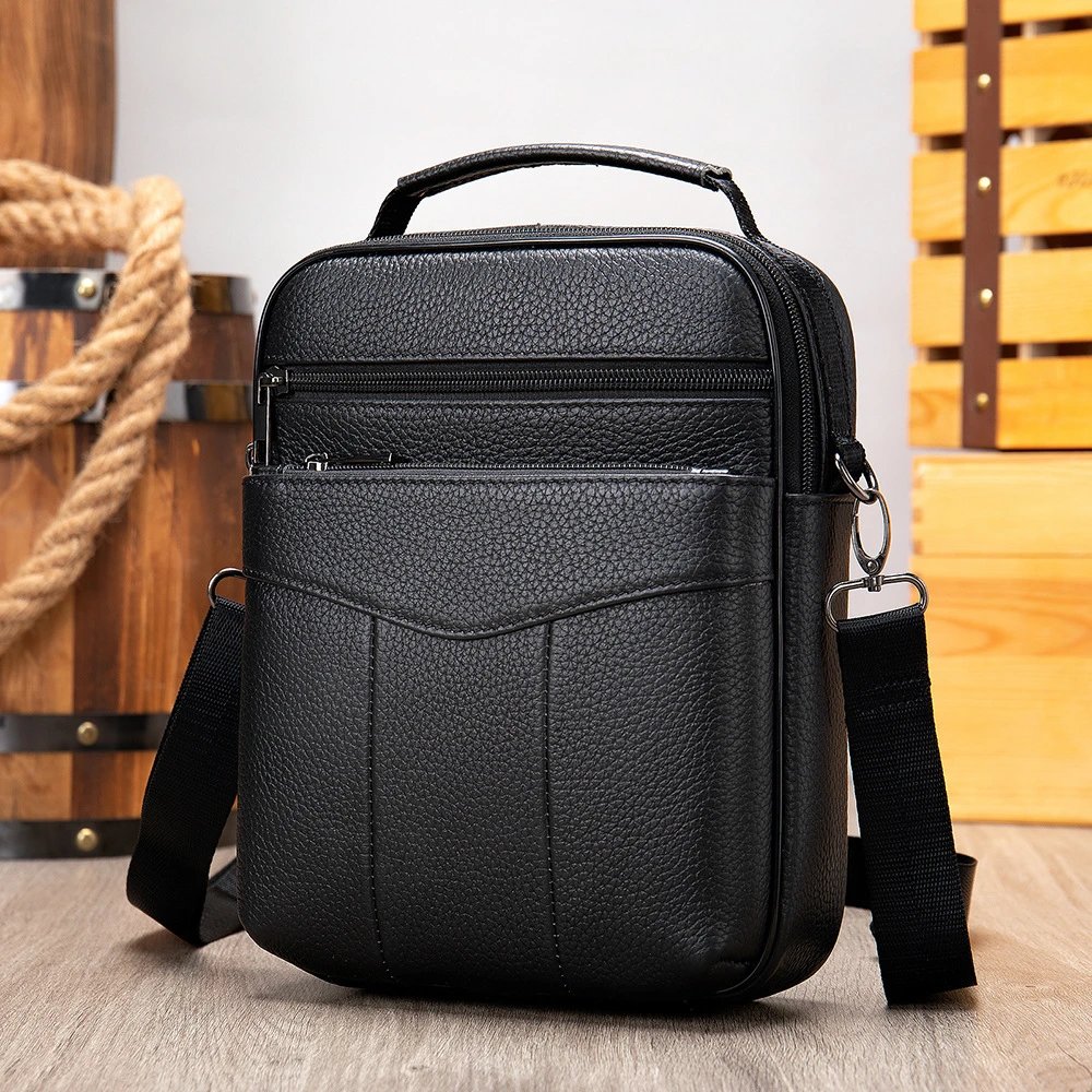 Design Classic Pebbled Leather Crossbody Bag Black