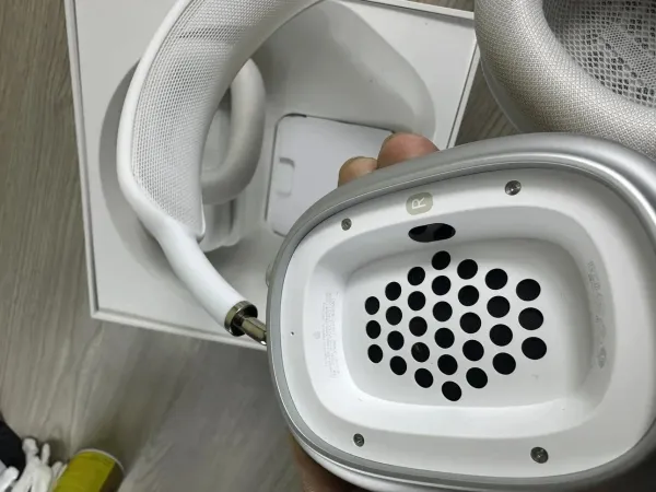 Apple AirPods Pro (2nd Gen) Midnight TWS Earbuds - 9