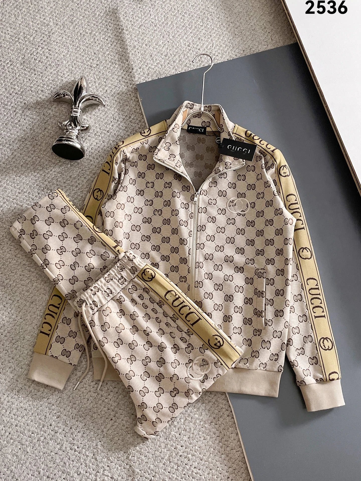 2536 light khaki color