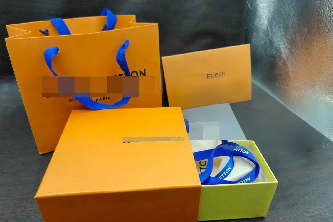 Small gift box at the counter