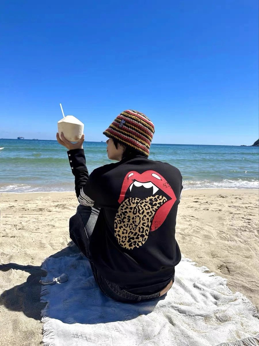 A Bathing Ape HUF x The Rolling Stones Leopard Tongue Cropped Sweatshirt Black Hoodie - 4