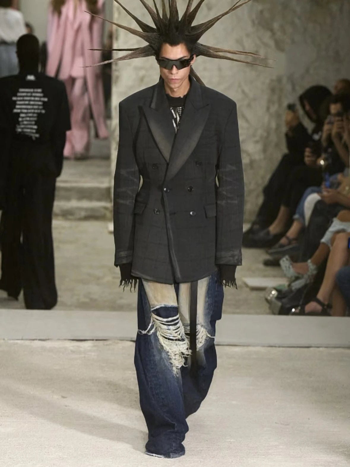 Vetements Distressed Baggy Jeans