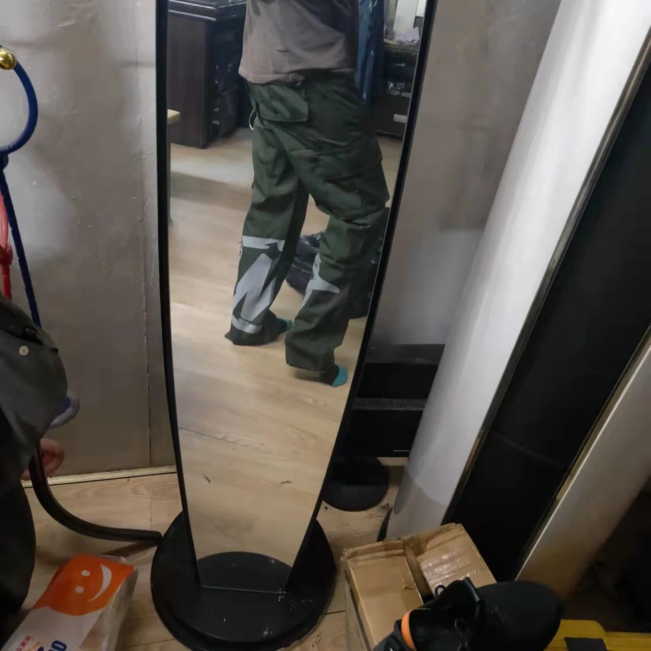 军绿色工装裤银白色印花